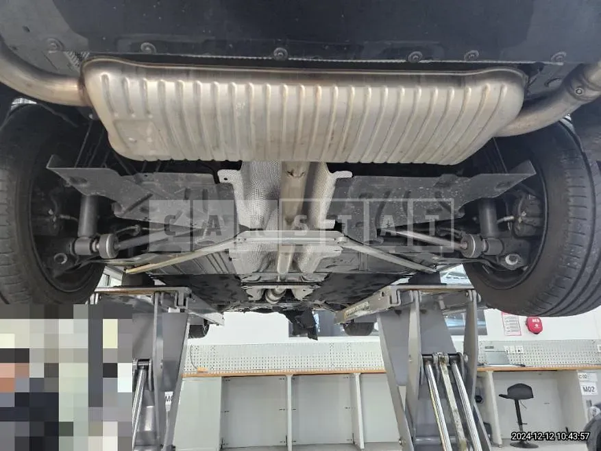 Photo 2 of 13: 2023 BMW 120i — Korean insurance auction