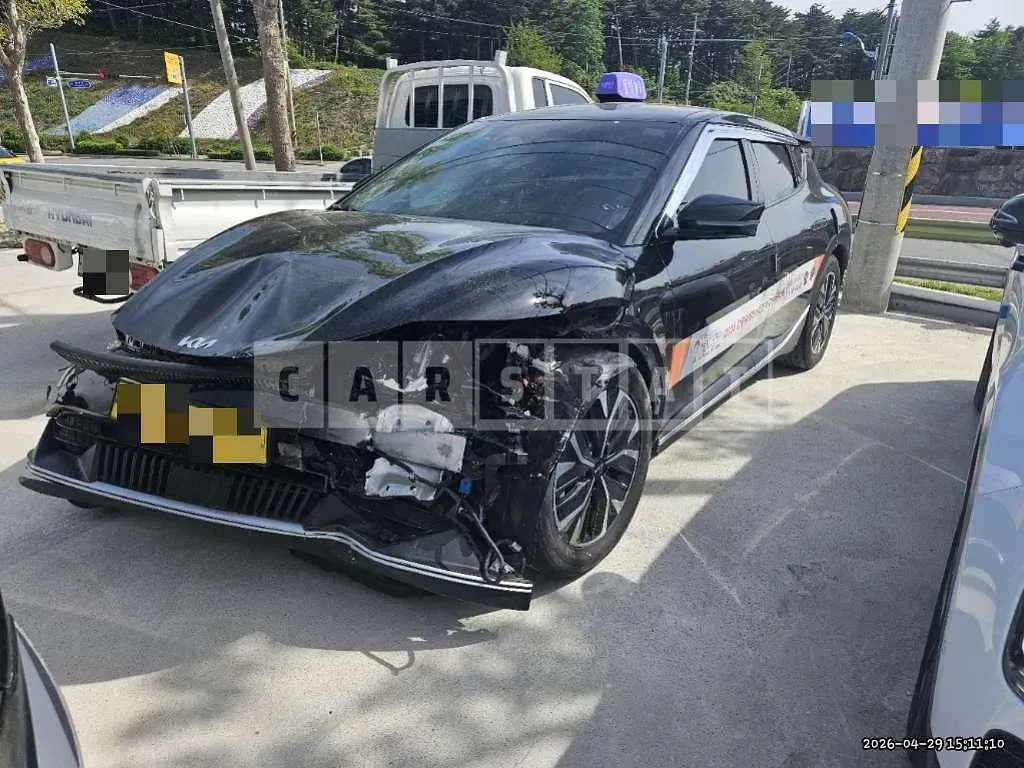 Photo 2 of 9: 2022 Kia EV6 Long Range Air 4WD — Korean insurance auction