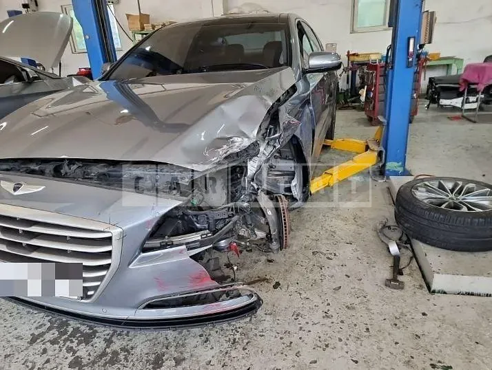 Photo 2 of 21: 2015 Genesis 3.3, VIN KMHGL41DBGU103792 — Korean insurance auction