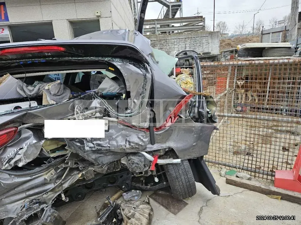 Photo 2 of 17: 2020 Hyundai Santa Fe, VIN KMHS281ABLU296695 — Korean insurance auction