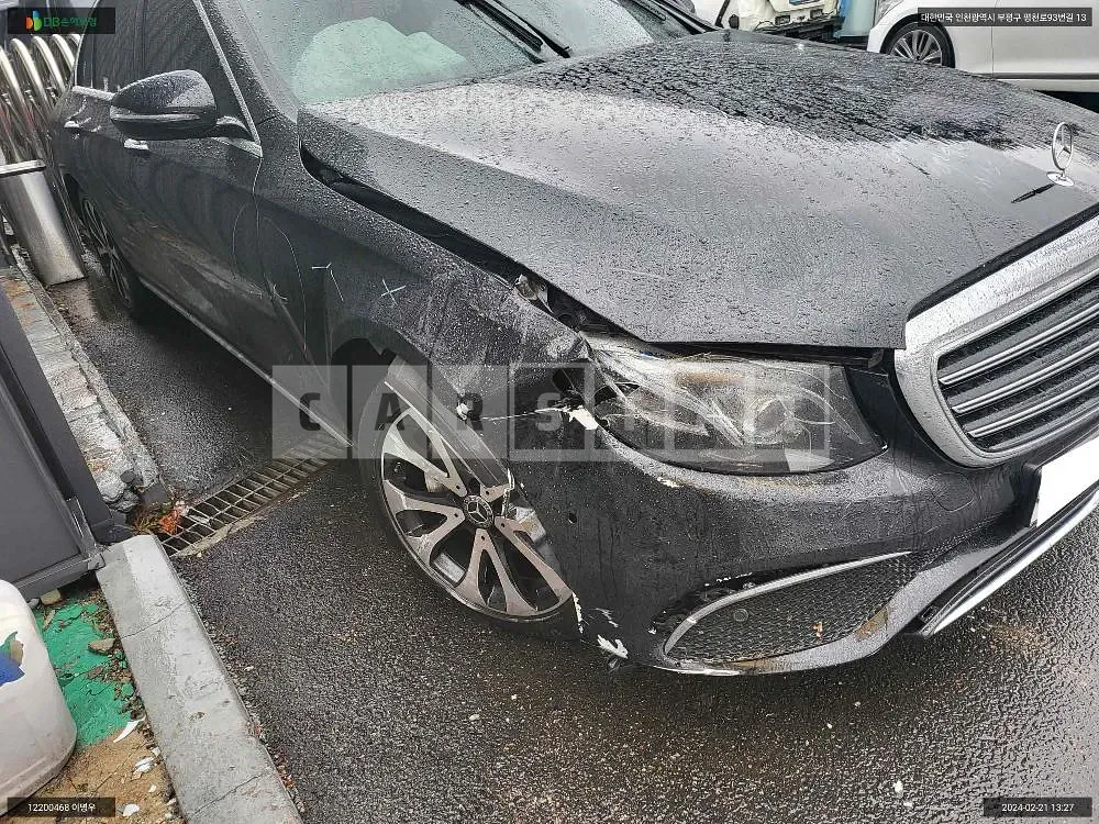 Photo 2 of 14: 2018 Mercedes-Benz E220d, VIN WDDZF0EB3JA365256 — Korean insurance auction
