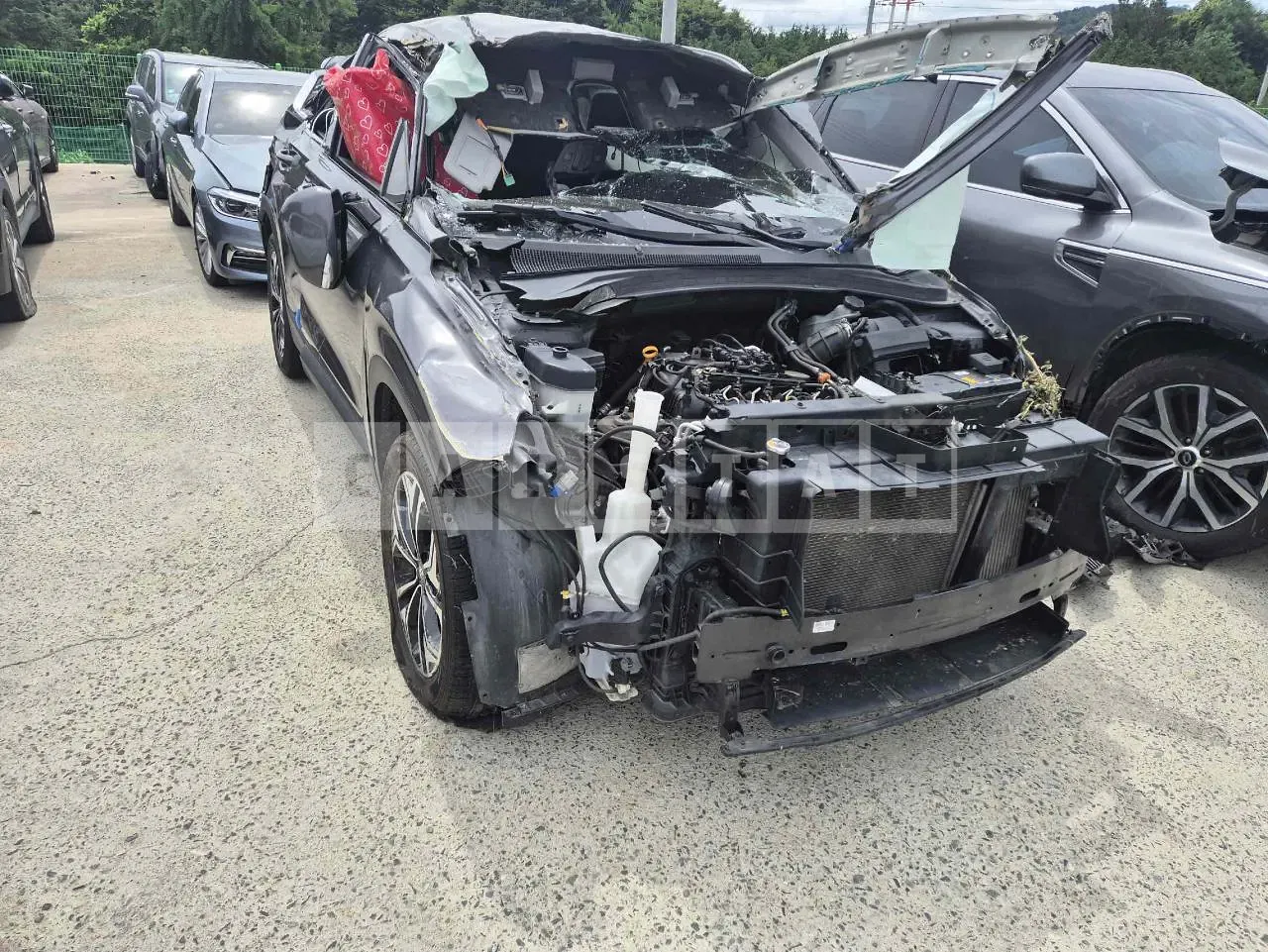 Photo 2 of 24: 2018 Hyundai Santa Fe, VIN KMHS281BBKU049865 — Korean insurance auction