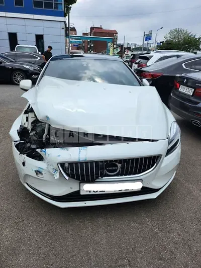 Photo 1 of 15: 2017 Volvo V40 D4, VIN YV1MVA8KDH2378496 — Korean insurance auction