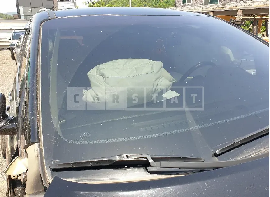 Photo 2 of 17: 2018 Kia Carnival, VIN KNAMC81ABJS412072 — Korean insurance auction