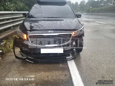 Photo 1 of 10: 2016 Kia Carnival High Limousine, VIN KNAME81ABGS243127 — Korean insurance auction