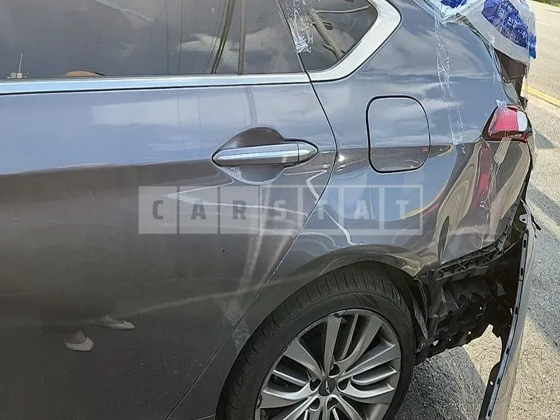 Photo 2 of 18: 2015 Genesis 3.3 — Korean insurance auction
