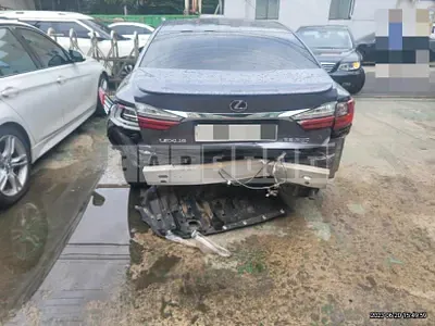 Photo 1 of 21: 2018 Lexus ES300h, VIN JTHBW1GG8J2178050 — Korean insurance auction
