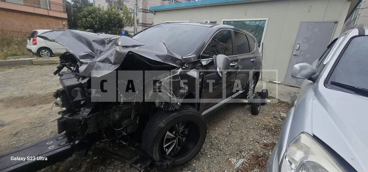 Photo 2 of 13: 2019 Hyundai Santa Fe, VIN KMHS281BBLU218782 — Korean insurance auction