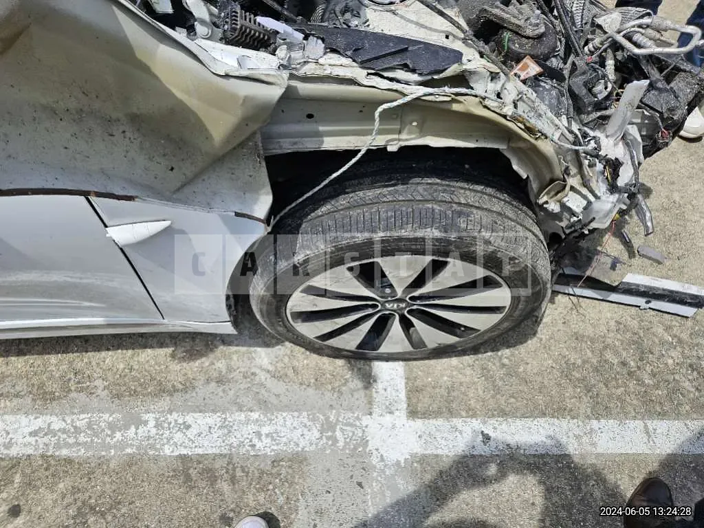 Photo 2 of 8: 2020 Kia K5 — Korean insurance auction