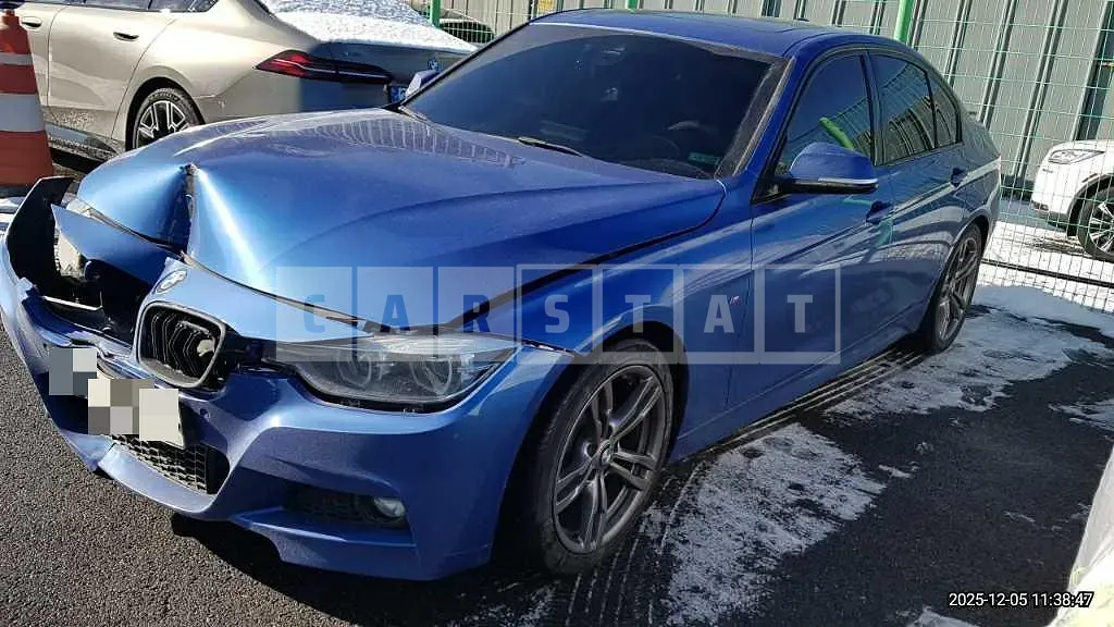 Photo 2 of 13: 2017 BMW 320i — Korean insurance auction