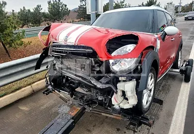 Photo 1 of 8: 2016 MINI Cooper D Countryman ALL4, VIN WMWXD5101GWT62597 — Korean insurance auction