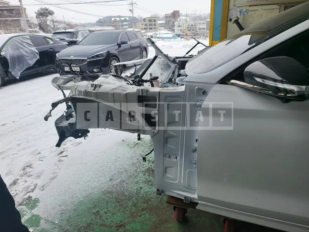 Photo 2 of 30: 2021 Genesis G70, VIN KMTG641EBMU093588 — Korean insurance auction