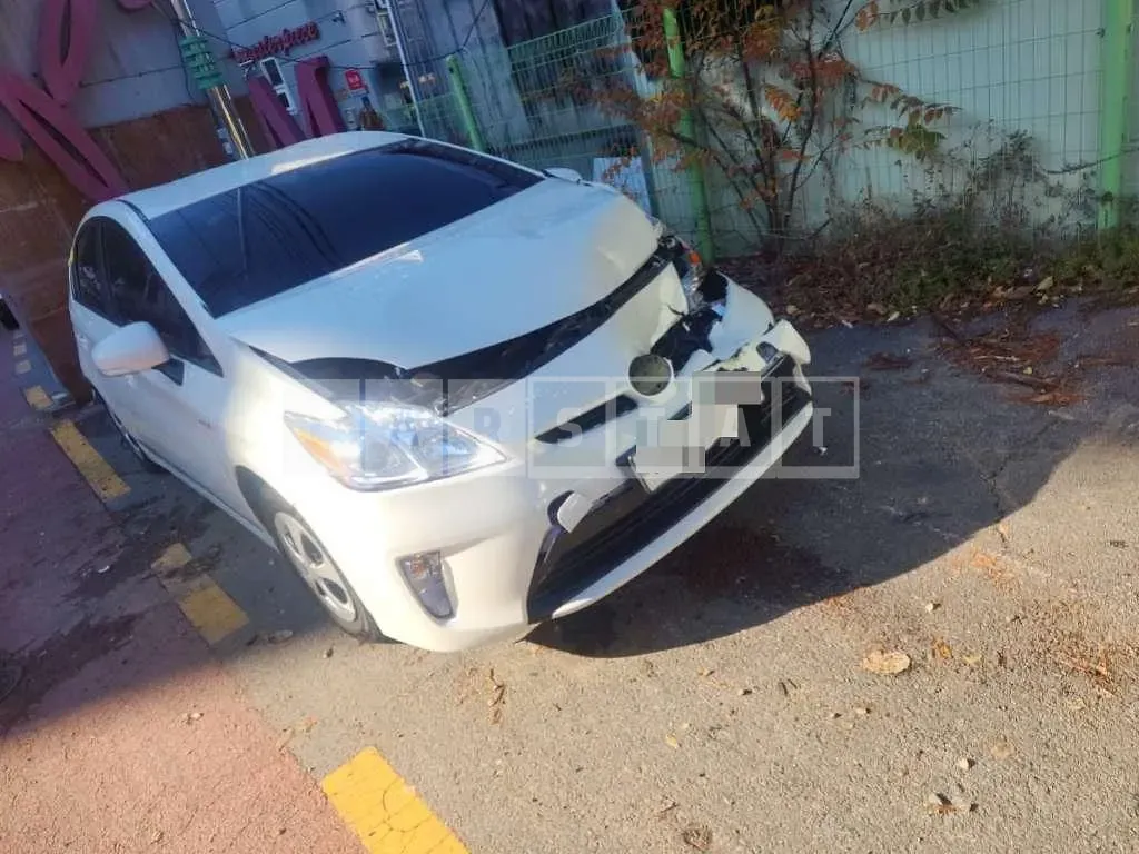 Photo 2 of 10: 2015 Toyota Prius — Korean insurance auction
