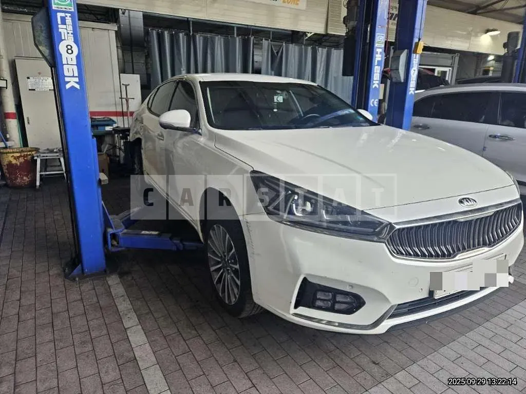Photo 2 of 10: 2018 Kia K7 — Korean insurance auction