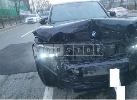 Photo 2 of 10: 2024 BMW Xm — Korean insurance auction