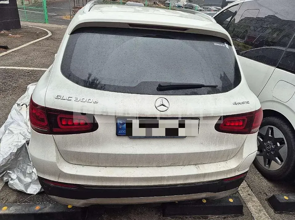 Photo 2 of 12: 2020 Mercedes-Benz GLC300 e 4Matic — Korean insurance auction