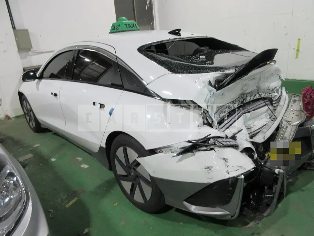 Photo 2 of 7: 2023 Hyundai IONIQ 6 — Korean insurance auction