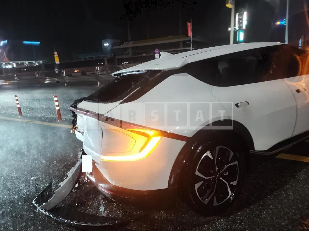Photo 2 of 25: 2023 Kia EV6 Long Range Air — Korean insurance auction