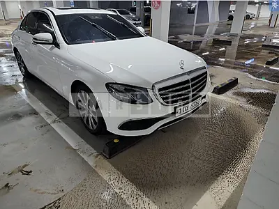 Photo 1 of 14: 2019 Mercedes-Benz E220d, VIN WDDZF0EB0KA643452 — Korean insurance auction