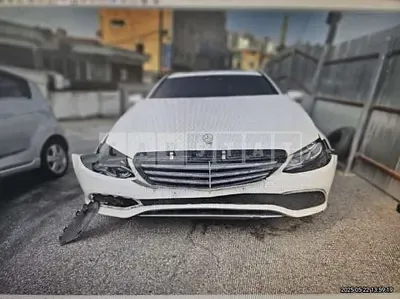 Photo 1 of 8: 2018 Mercedes-Benz E220 d 4Matic — Korean insurance auction