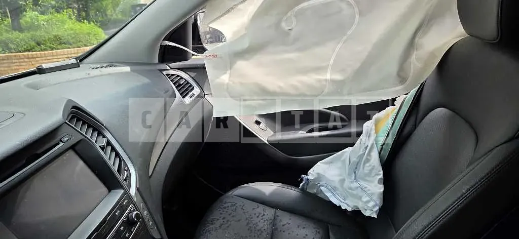 Photo 2 of 15: 2015 Hyundai Santa Fe DM — Korean insurance auction