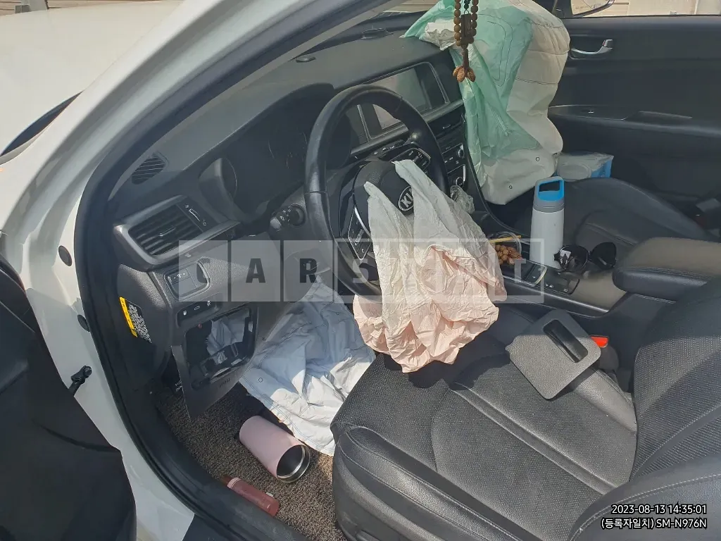 Photo 2 of 46: 2019 Kia K5 2.0(LPG), VIN KNAGT416BLA372350 — Korean insurance auction