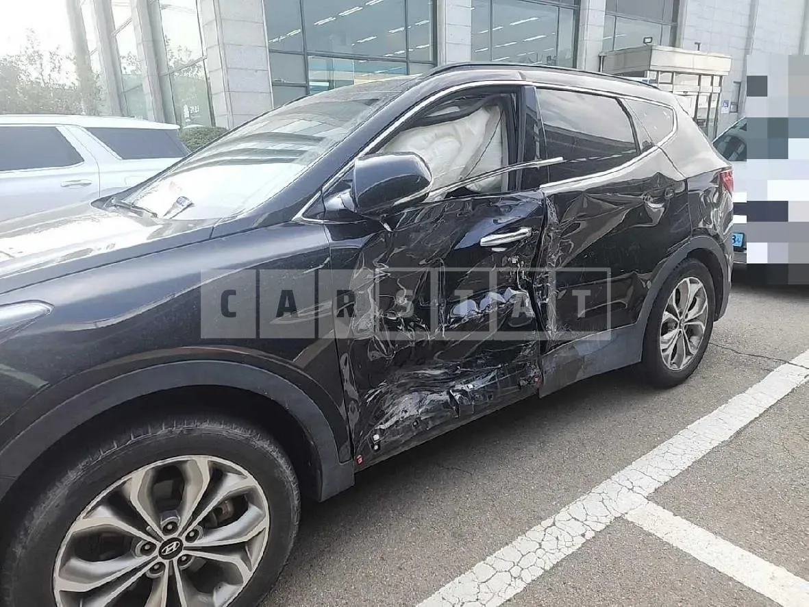 Photo 2 of 7: 2014 Hyundai Santa Fe, VIN KMHSW81UBFU386871 — Korean insurance auction