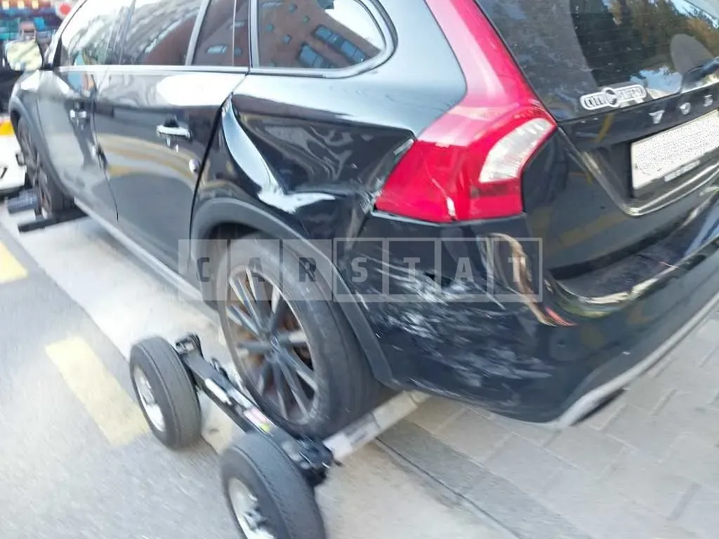 Photo 2 of 16: 2016 Volvo V60CCT5 AWD, VIN YV1FZ6126G1009283 — Korean insurance auction