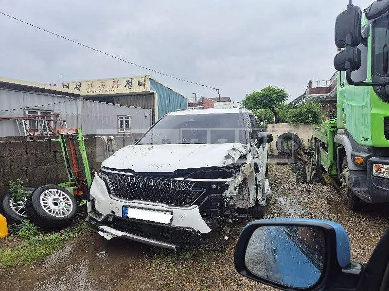 Photo 2 of 33: 2023 Kia Carnival, VIN KNANE81BBPS284920 — Korean insurance auction