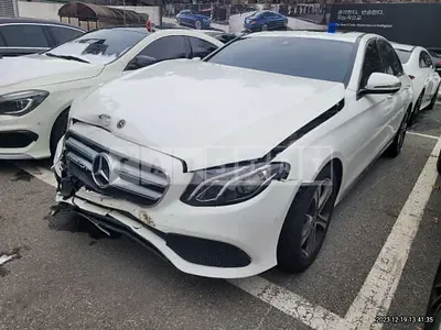 Photo 1 of 19: 2019 Mercedes-Benz E300, VIN WDDZF4JB3KA524484 — Korean insurance auction