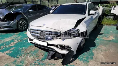Photo 1 of 21: 2017 Mercedes-Benz E 300 4Matic, VIN WDDZF4KB2HA188690 — Korean insurance auction