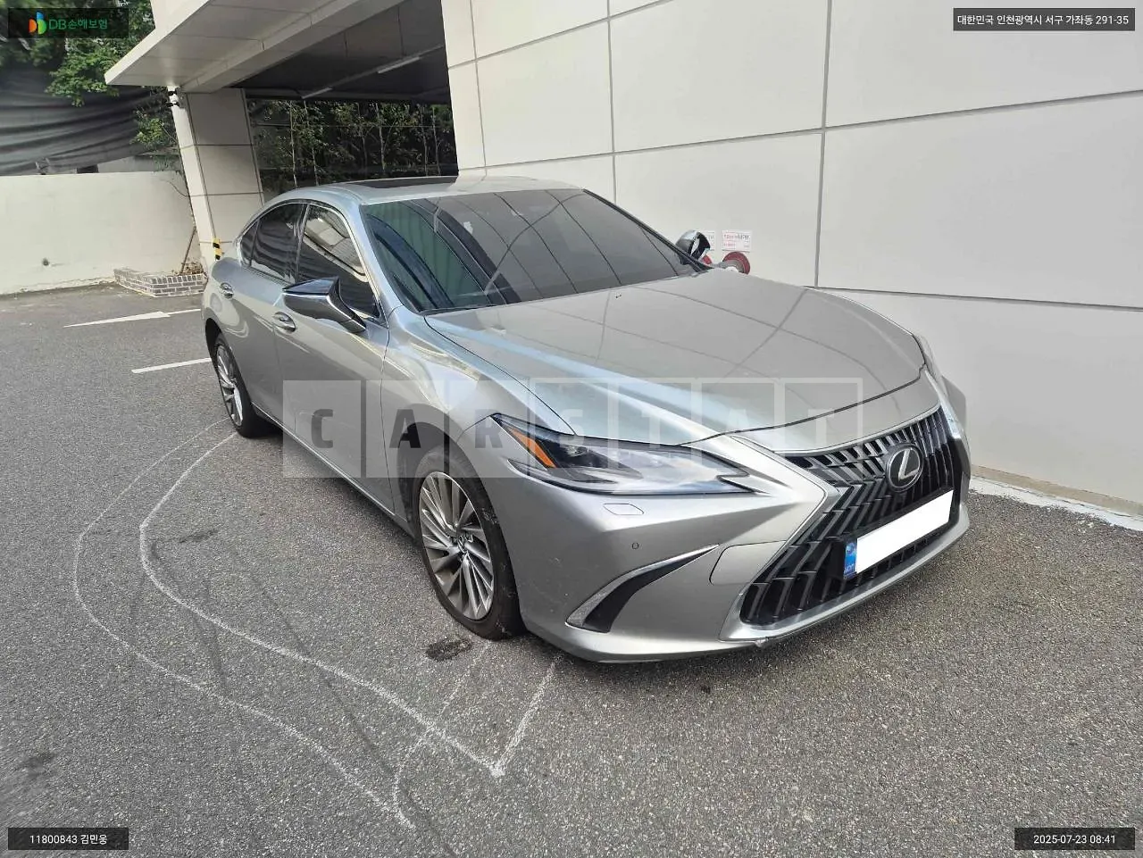 Photo 2 of 15: 2024 Lexus ES300h, VIN JTHBA1C13R2022669 — Korean insurance auction