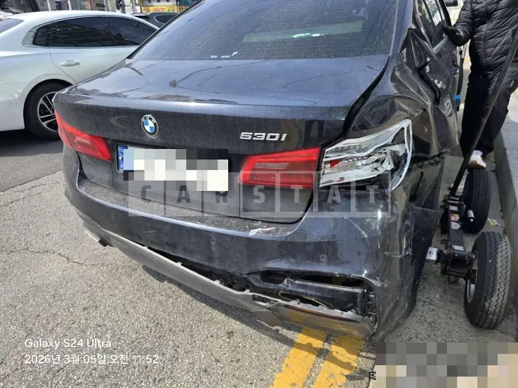 Photo 3 of 3: 2017 BMW 530i — Korean insurance auction