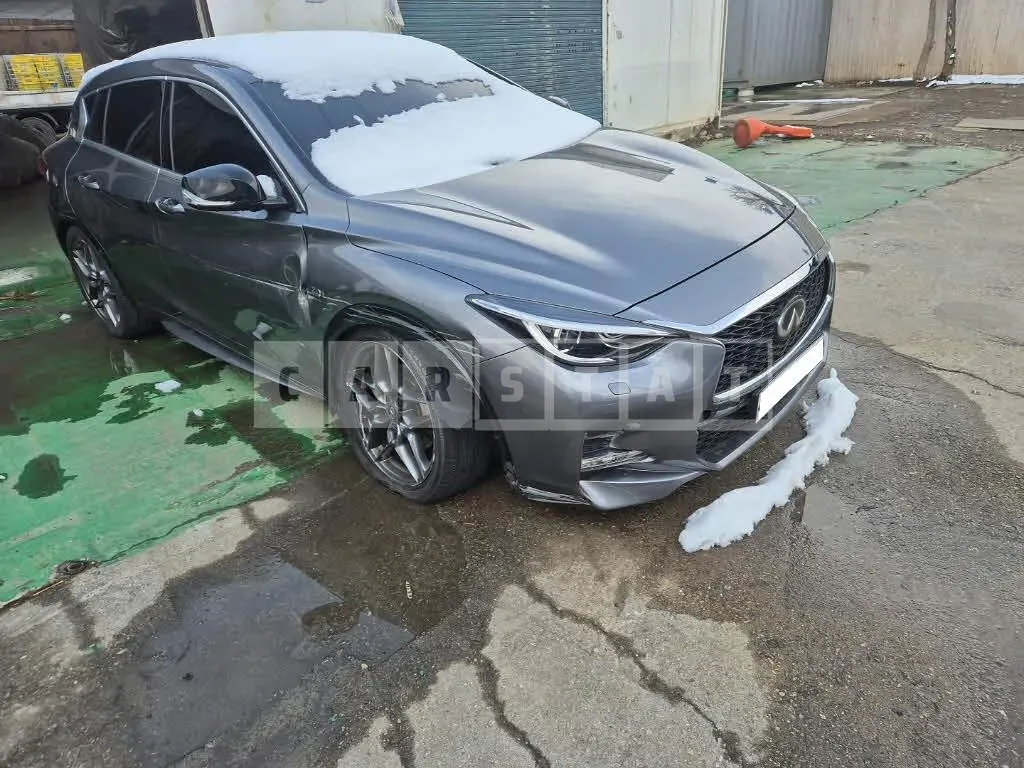 Photo 2 of 12: 2017 Infiniti Q30, VIN SJKCH53E8HA053638 — Korean insurance auction