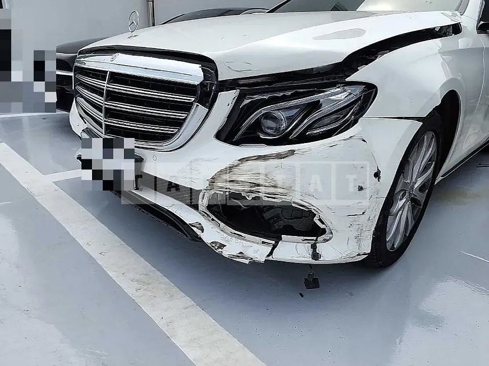 Photo 2 of 26: 2019 Mercedes-Benz E220 d 4Matic, VIN WDDZF0FB4KA520770 — Korean insurance auction