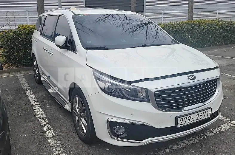 Photo 2 of 18: 2018 Kia Carnival, VIN KNAME81ABJS393367 — Korean insurance auction