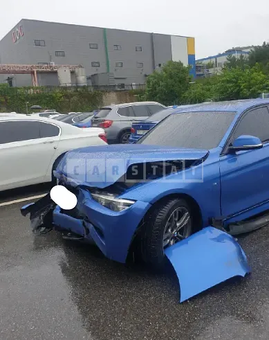 Photo 2 of 6: 2017 BMW 320i, VIN WBA8A9102HK883261 — Korean insurance auction