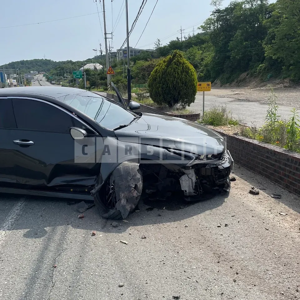 Photo 3 of 3: 2020 Kia K5 1. — Korean insurance auction