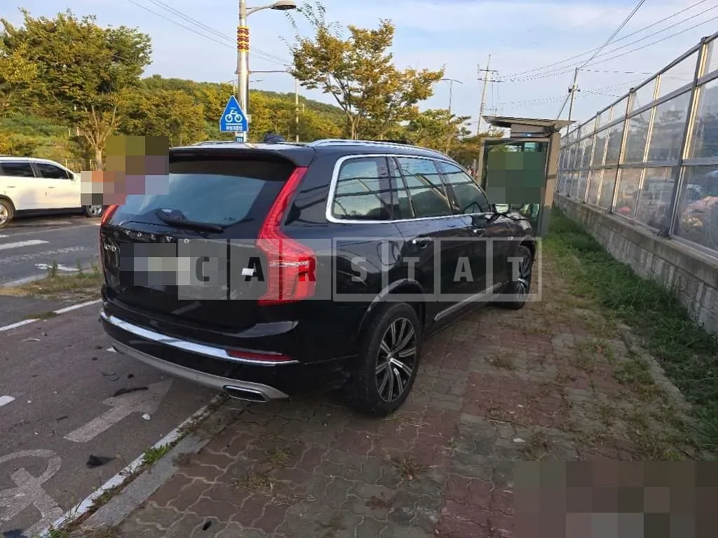 Photo 2 of 18: 2021 Volvo XC90T8 AWD — Korean insurance auction
