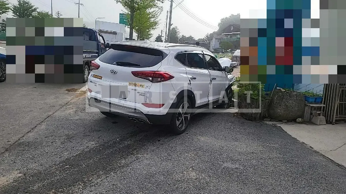Photo 2 of 4: 2016 Hyundai Tucson 2.0 (4WD), VIN KMHJ581ADHU262932 — Korean insurance auction