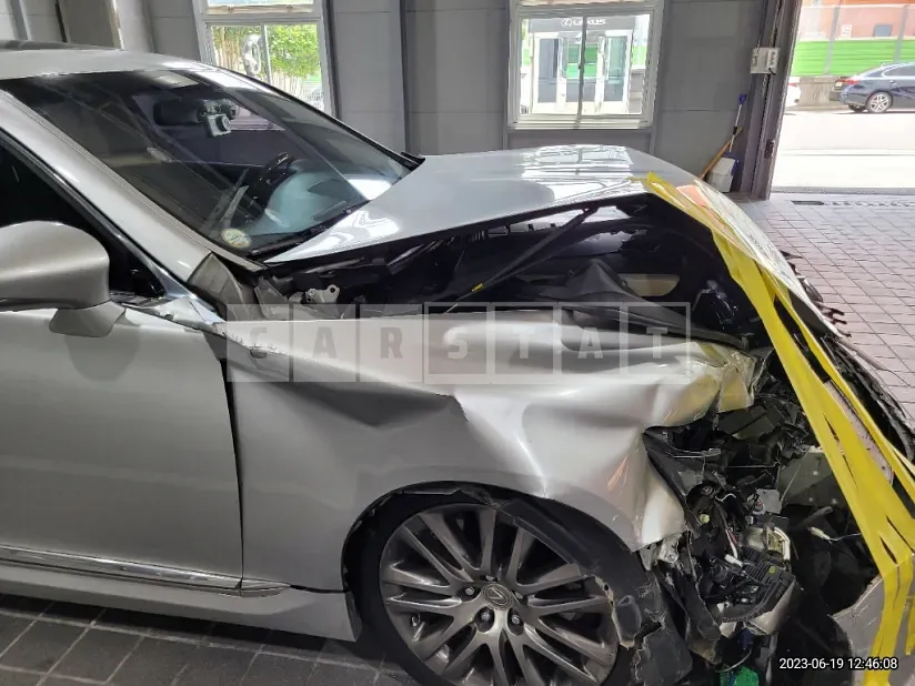 Photo 2 of 19: 2015 Lexus LS460L, VIN JTHGL1EF7F5054723 — Korean insurance auction