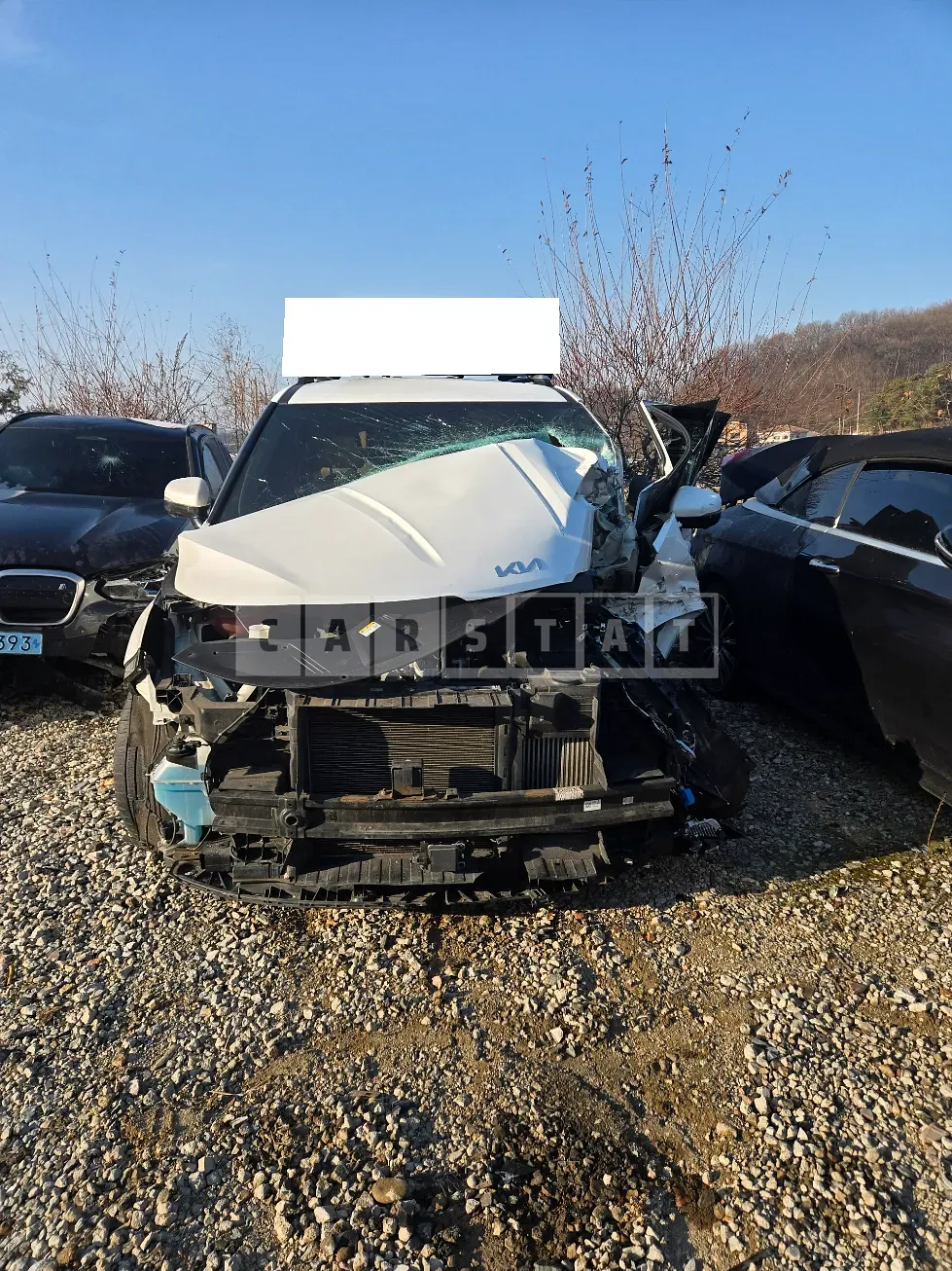 Photo 2 of 16: 2022 Kia Carnival, VIN KNANC81BBPS231442 — Korean insurance auction