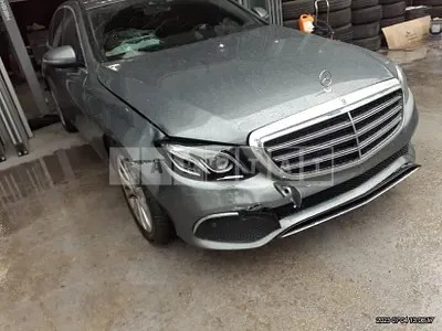Photo 1 of 27: 2018 Mercedes-Benz E220 d 4Matic, VIN WDDZF0FB8JA418919 — Korean insurance auction