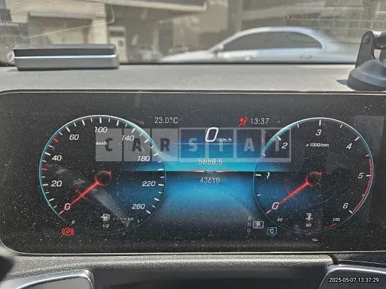 Photo 2 of 15: 2021 Mercedes-Benz GLB200d — Korean insurance auction