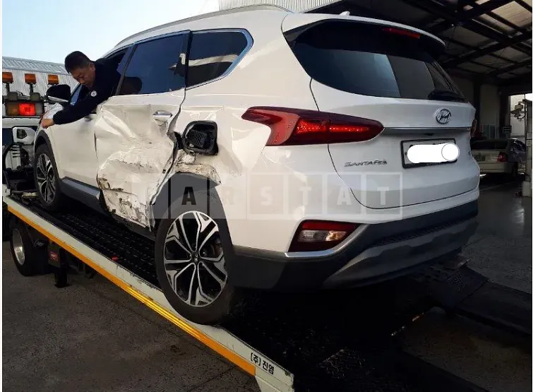 Photo 2 of 19: 2019 Hyundai Santa Fe, VIN KMHS381BBKU076488 — Korean insurance auction