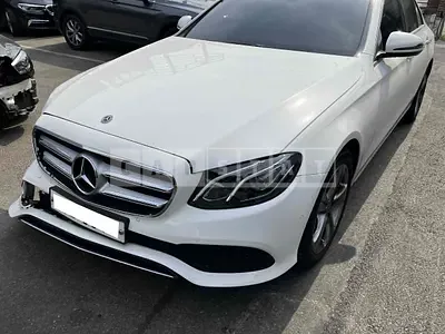 Photo 1 of 25: 2018 Mercedes-Benz E200, VIN WDDZF4CB6JA420504 — Korean insurance auction