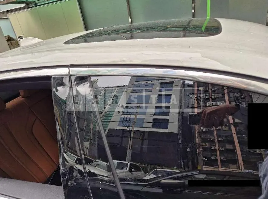 Photo 2 of 9: 2019 BMW 520i Luxury — Korean insurance auction