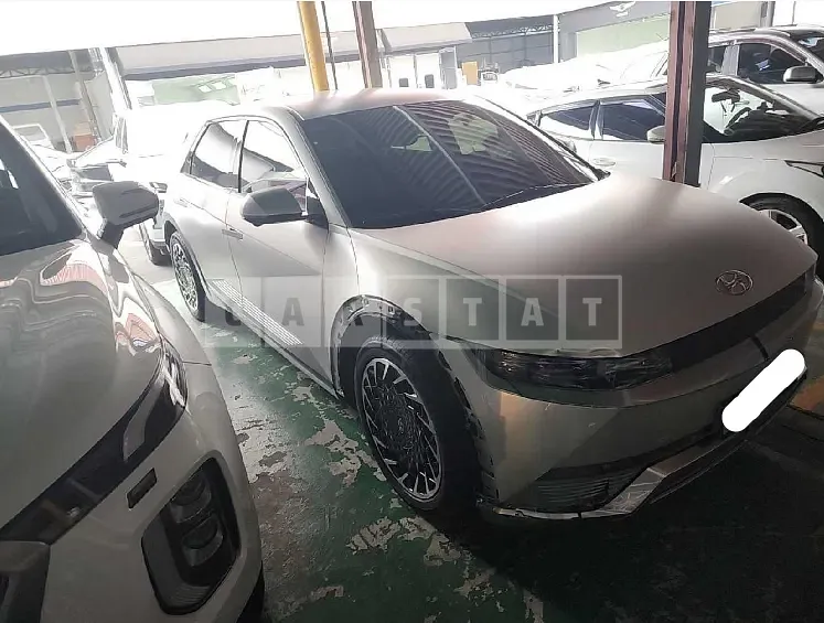 Photo 2 of 18: 2022 Hyundai Modern Ionic 5, VIN KMHKR81AFNU034138 — Korean insurance auction