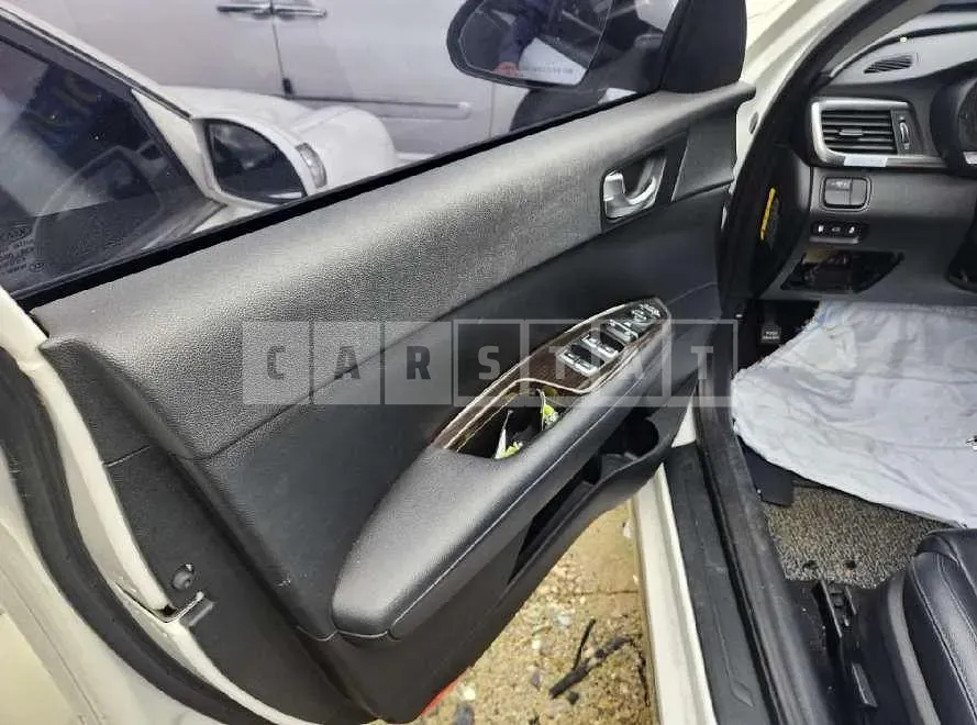 Photo 2 of 22: 2018 Kia K5 — Korean insurance auction