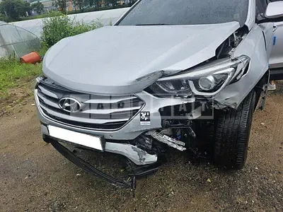 Photo 1 of 12: 2017 Hyundai Santa Fe, VIN KMHSW81UBJU819623 — Korean insurance auction